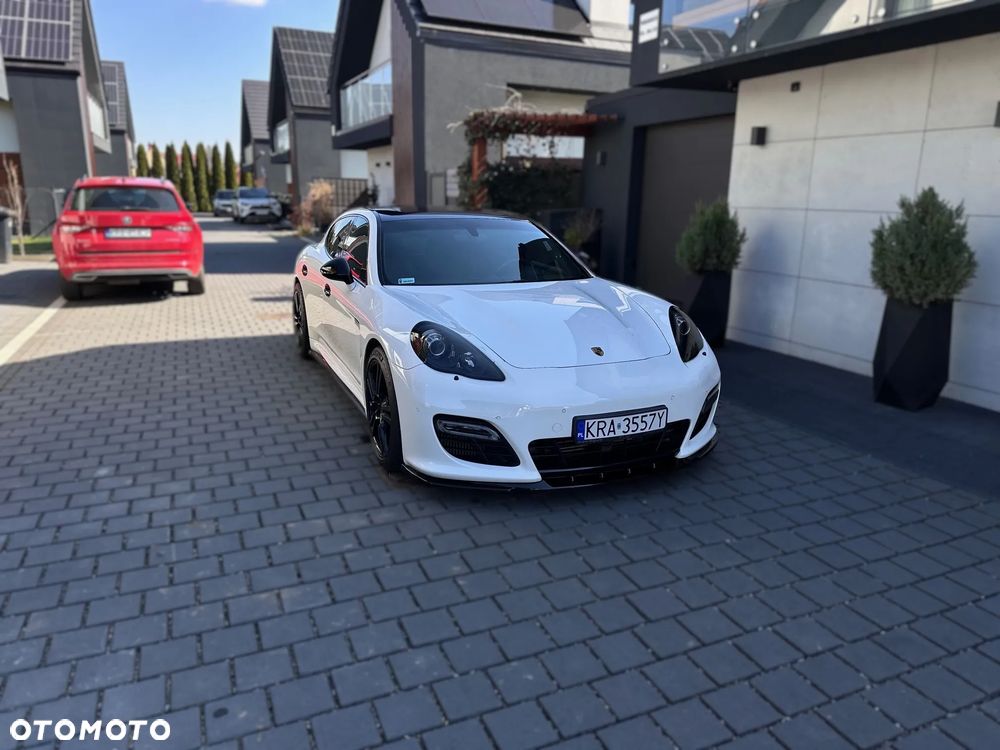 Porsche Panamera Turbo - 12