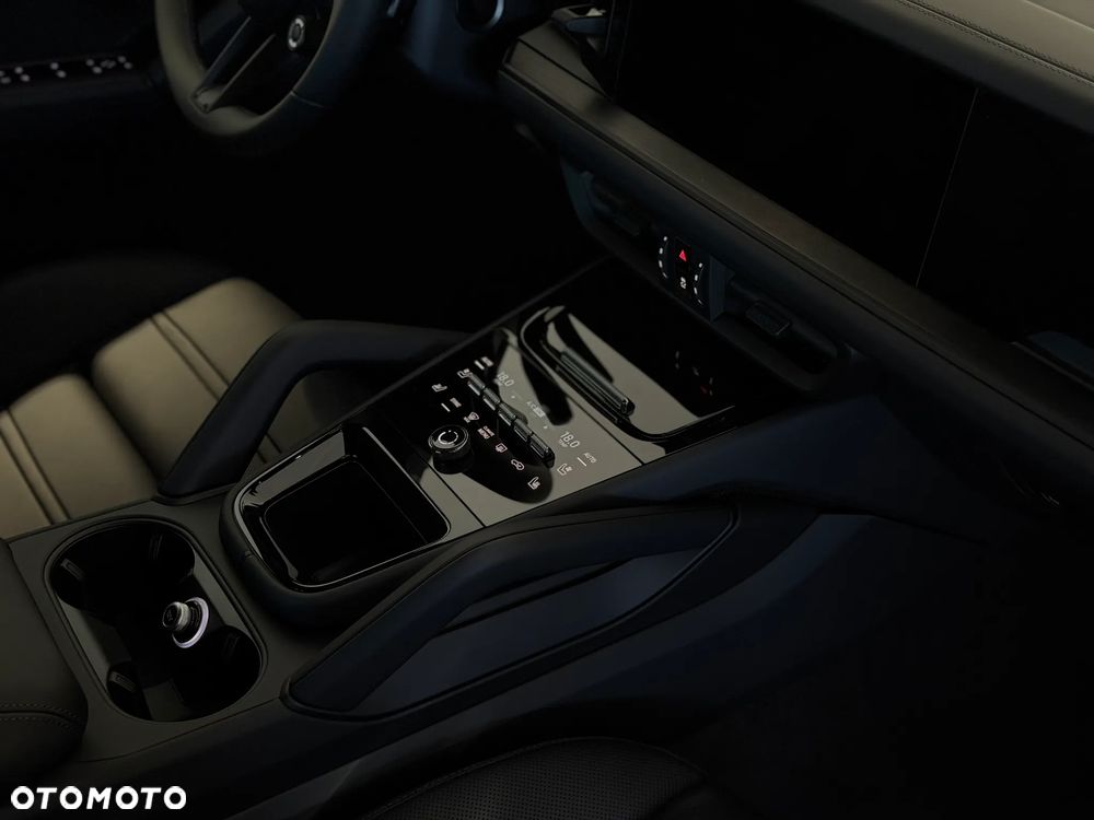 Porsche Cayenne E-Hybrid PHEV Black Edition - 30