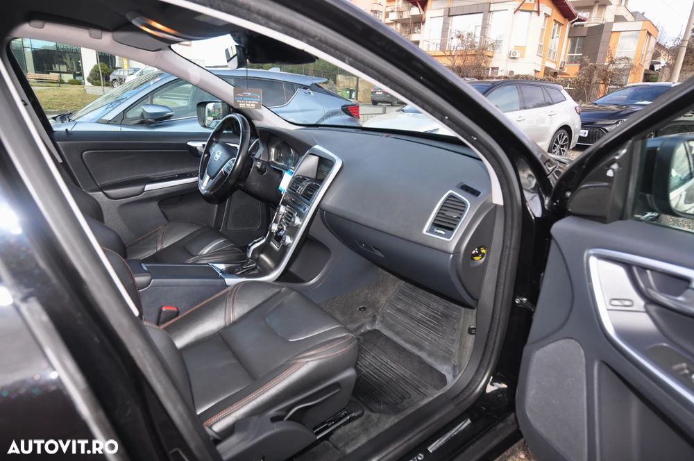 Volvo XC 60 D5 AWD Geartronic Momentum - 9