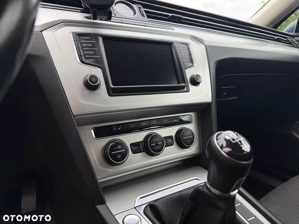 Volkswagen Passat - 27