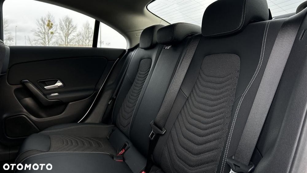 Mercedes-Benz CLA 200 7G-DCT - 25