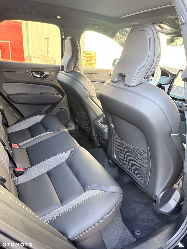 Volvo XC 60 B5 B AWD Plus Black Edition - 16