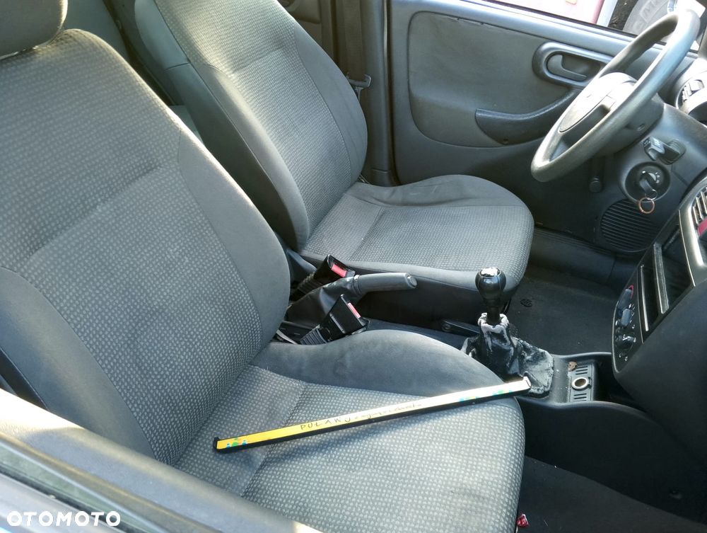 Opel Corsa C (02r.) 1.2 B 74KM. Silnik Z12XE Skrzynia F13BY lakier 20U.Cały na części. GWARANCJA !!! Przód Tył Zestaw Komplet Drzwi Klapa Zderzak Błotnik Maska Grill Atrapa Szyba Pas Lampa Lusterko Boczki Fotel Kanapa Kokpit Deska Rozdzielcza Przełącznik Włącznik Sterownik Przewody Wiązka Instalacja Moduł Komputer Czujnik Listwa Pompa Alternator Wtryski Głowica Rozrusznik Kompresor Sprzęgło Dwumas Silnik Skrzynia ABS Klimatyzacji Paliwa Wspomagania Kolektor Turbina Przepustnica Zawór Chłodnica Koło Hak Belka Sanki Zawieszenie Mcpherson Półoś Amortyzator Wydech Tłumik Zacisk Most - 11