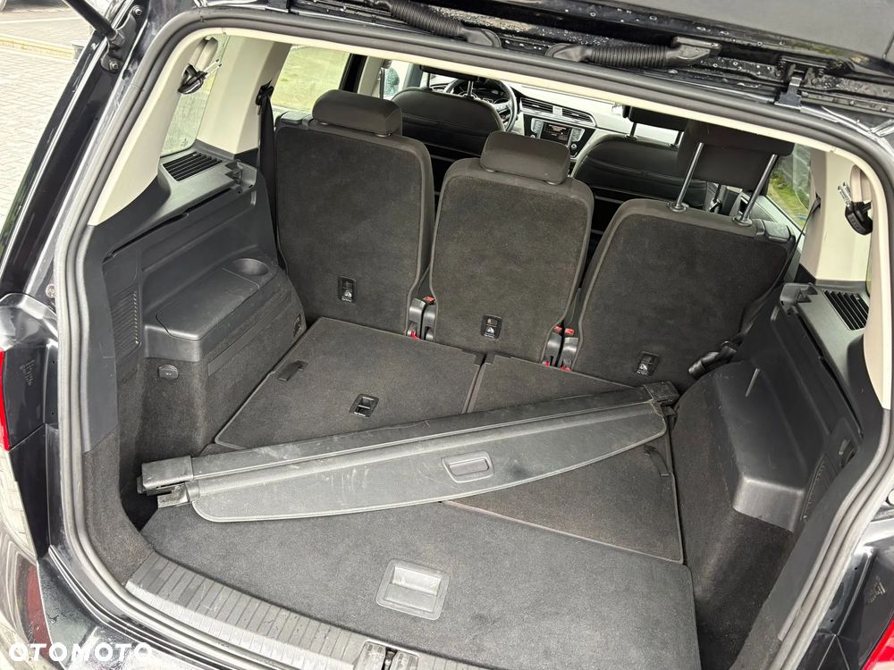 Volkswagen Touran 1.6 TDI SCR BlueMotion Technology DSG Comfortline - 22