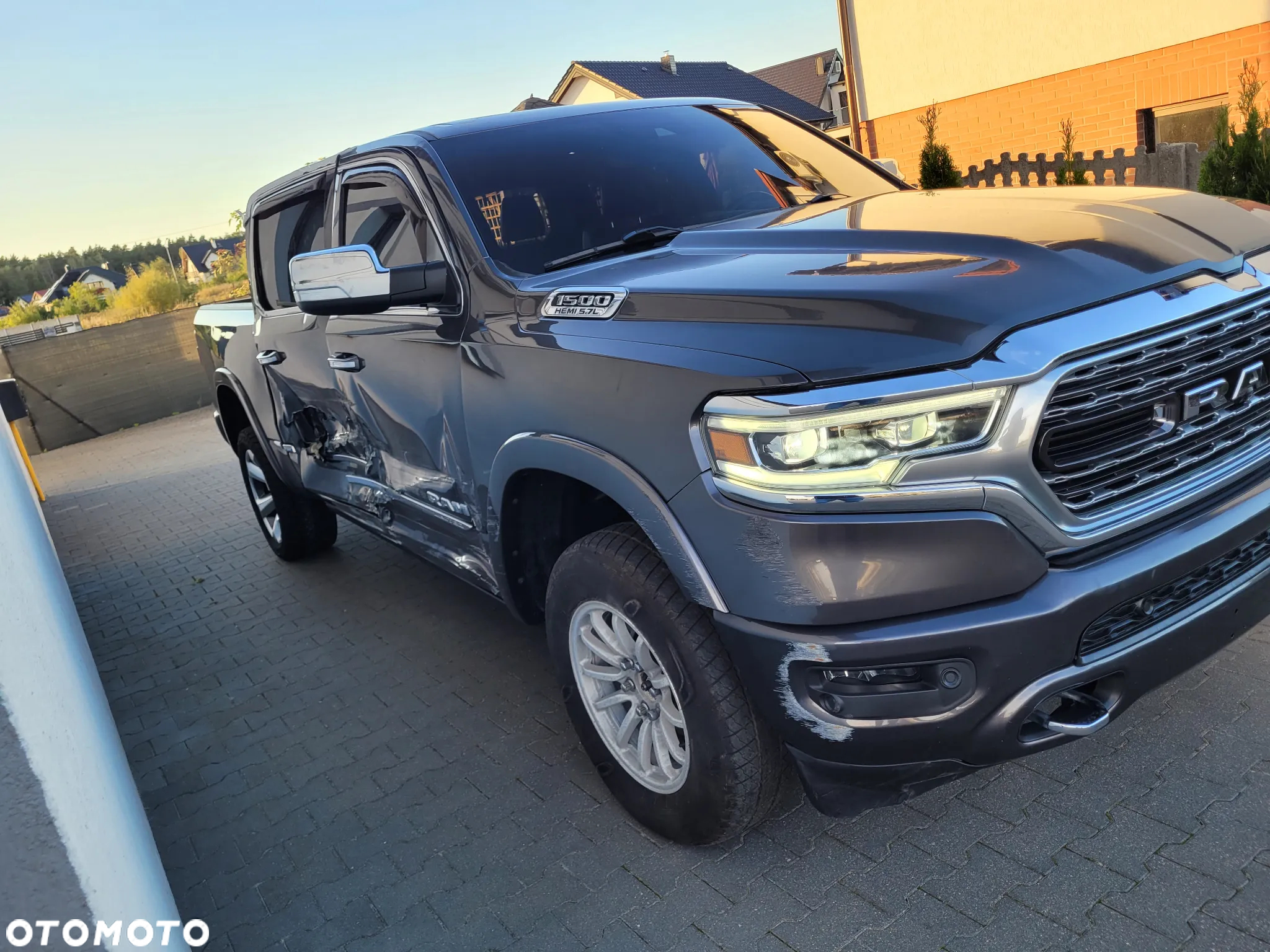 RAM 1500 Crew Cab Shortbed Limited - 4