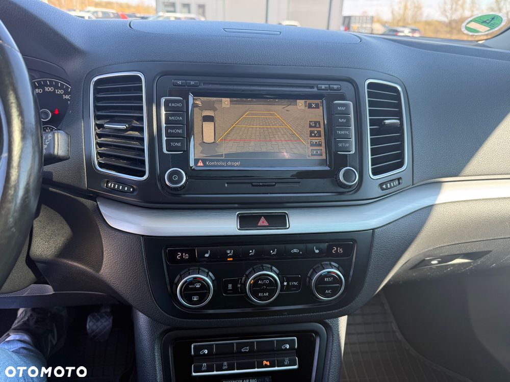 Volkswagen Sharan 2.0 TDI 4Motion BlueMotion Technology Highline - 26