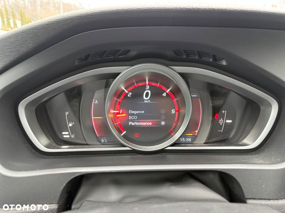 Volvo V40 D4 Summum - 19