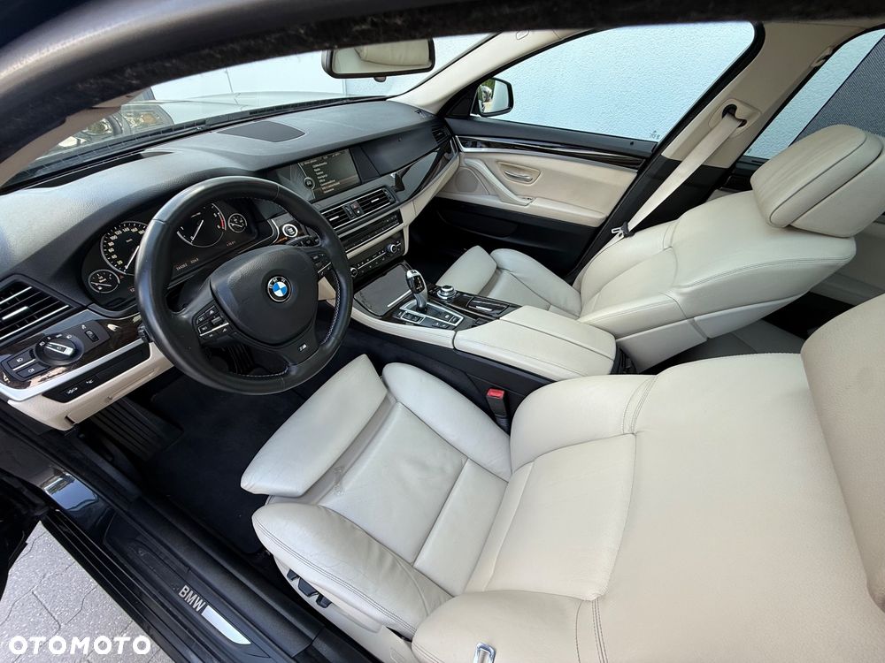 BMW Seria 5 525d Sport-Aut - 25