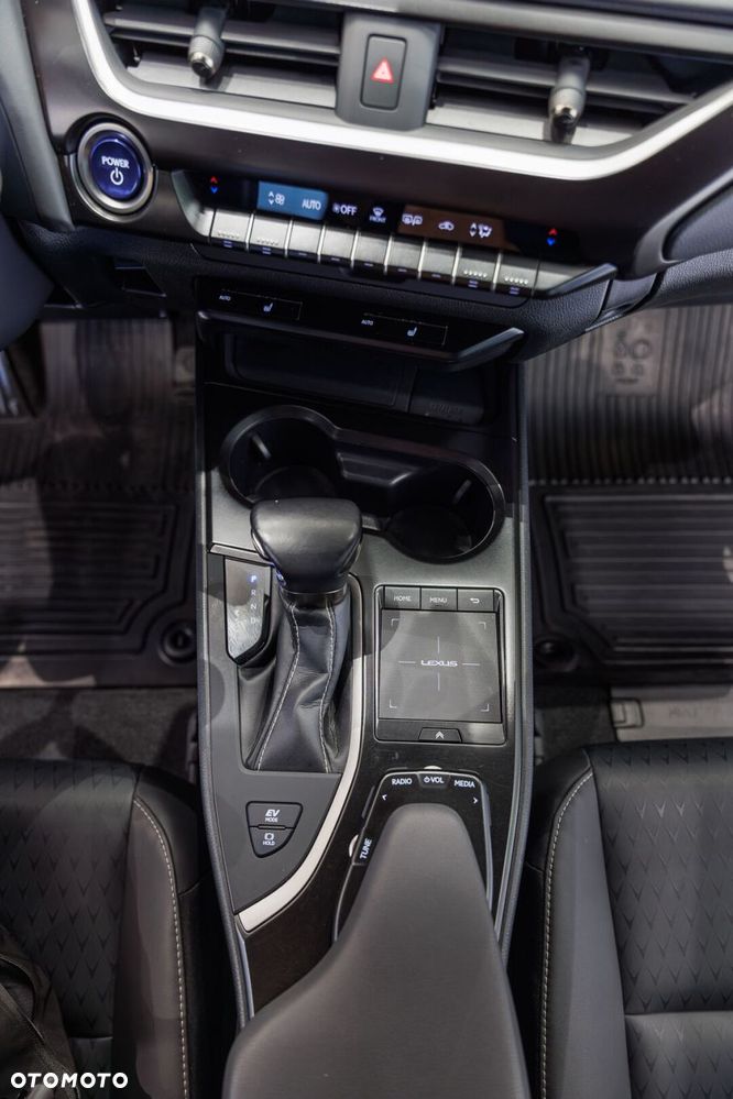 Lexus UX - 37