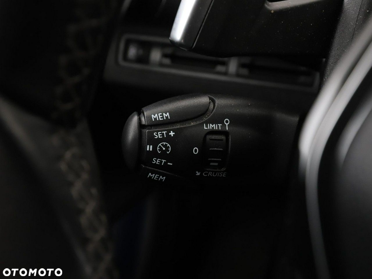Peugeot 3008 1.2 PureTech Allure S&S EAT6 - 33