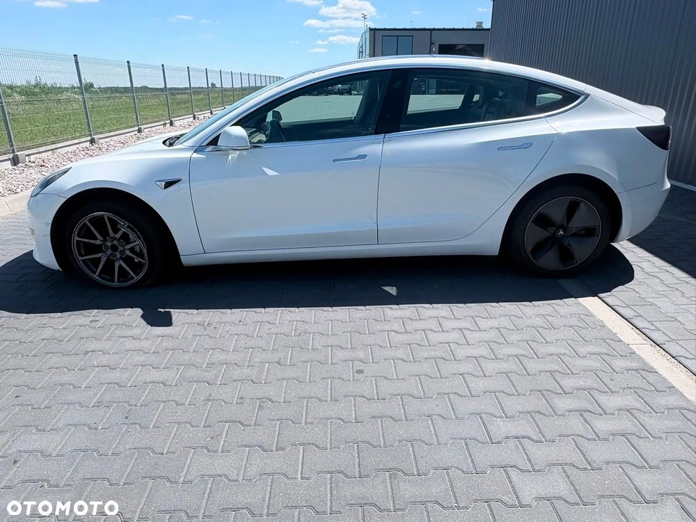 Tesla Model 3 Standard Reichweite Plus Hinterradantrieb - 9