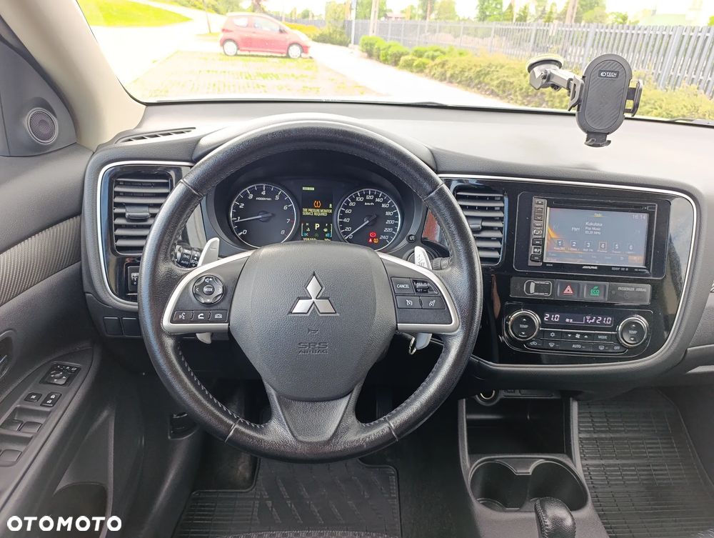 Mitsubishi Outlander 2.0 Intense + Navi 4WD CVT - 19