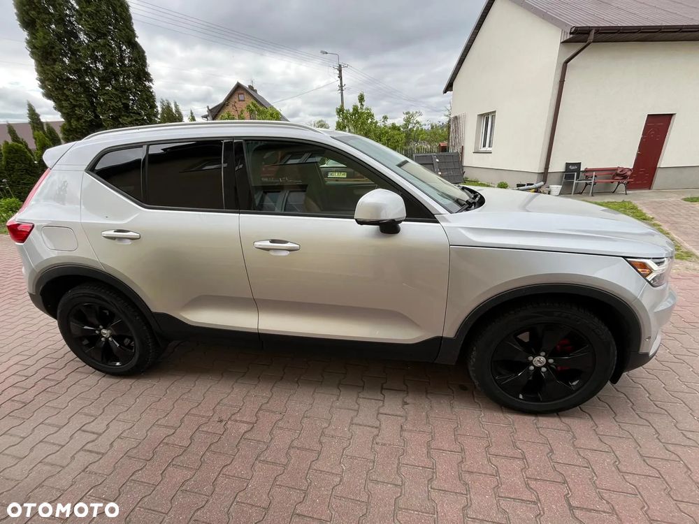 Volvo XC 40 T5 AWD Momentum - 4