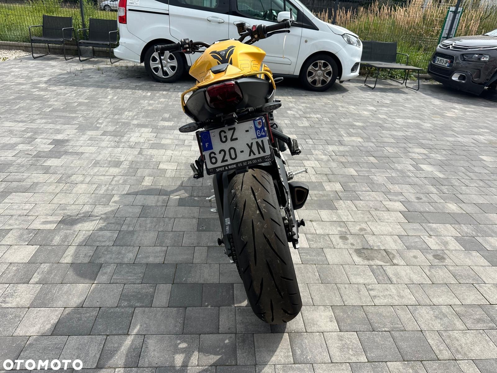 Triumph Street Triple - 8