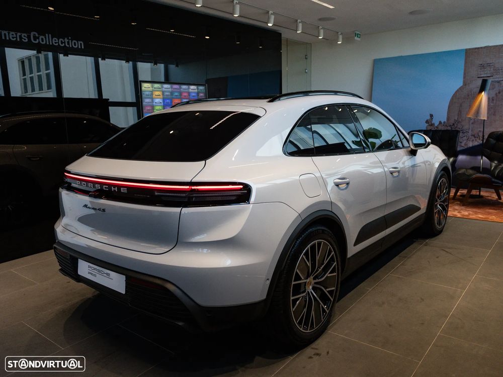 Porsche Macan Electric 4S - 12