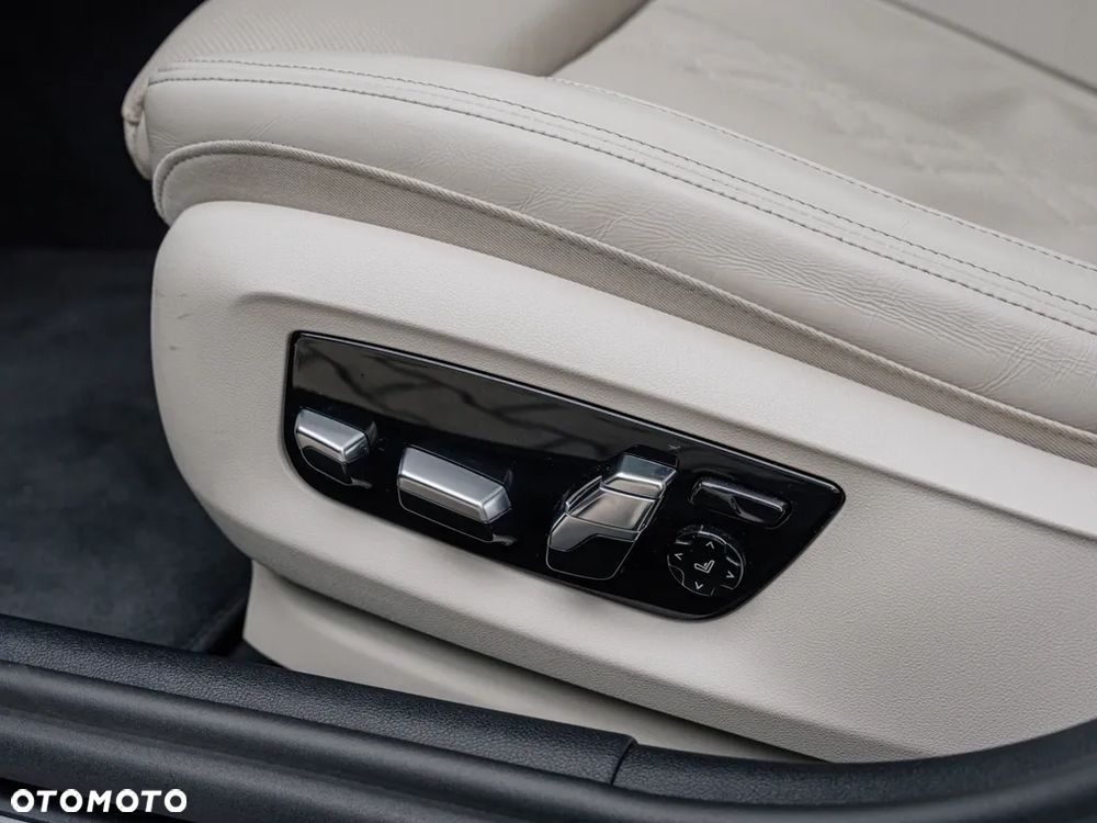 BMW Seria 5 520d xDrive - 14
