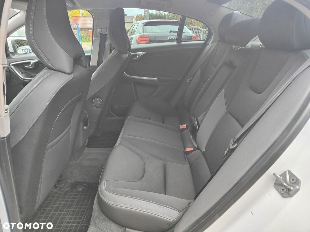 Volvo S60 - 25