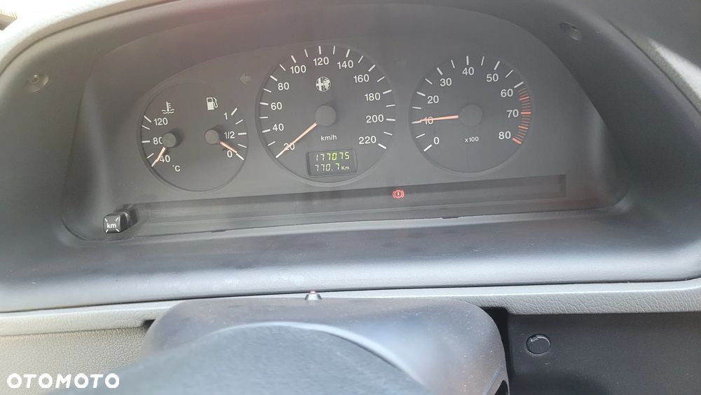Alfa Romeo 145 1.6 L - 15