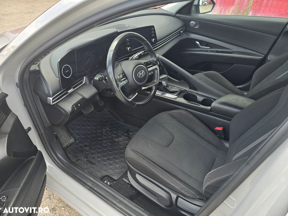 Hyundai Elantra 1.6 l 123 CP CVT Exclusive - 12