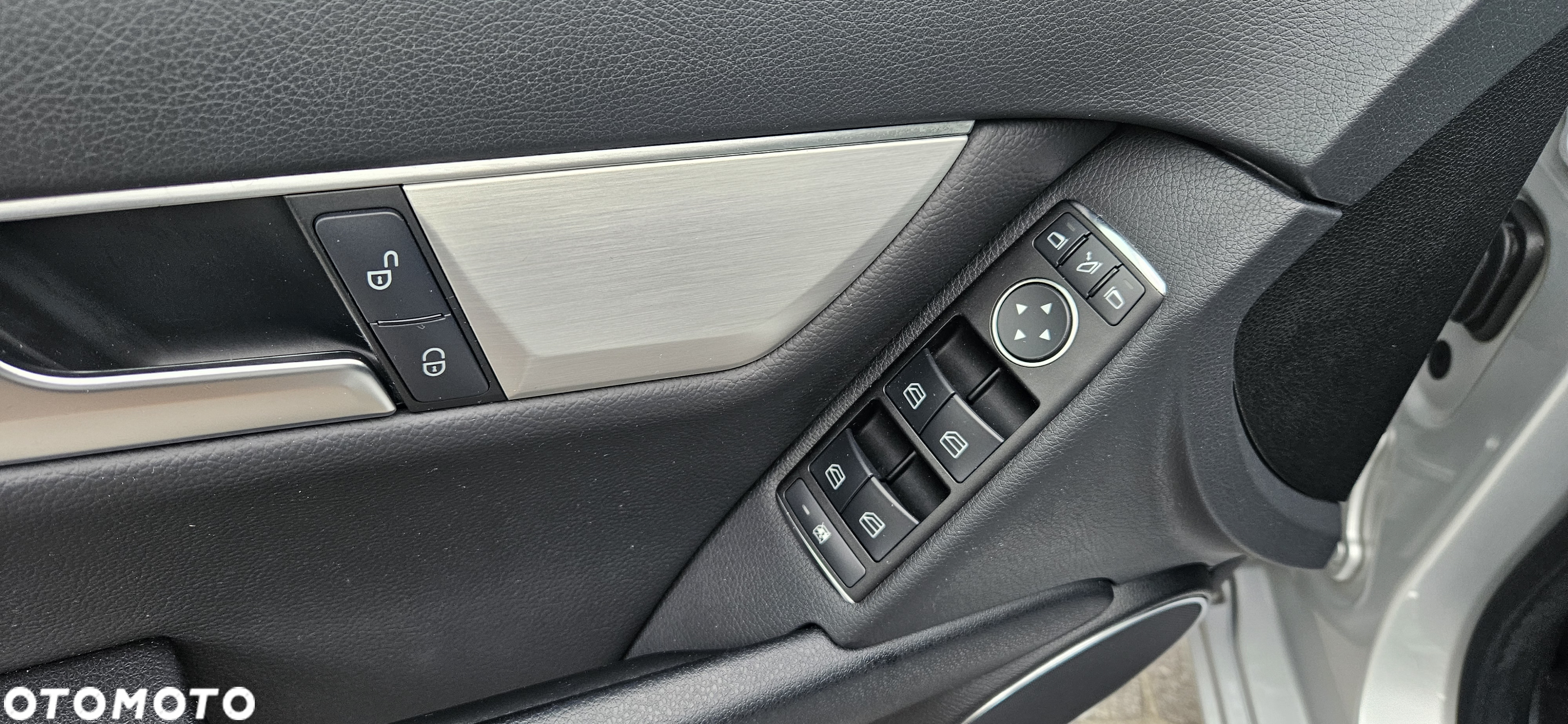 Mercedes-Benz Klasa C 180 T CGI Automatik BlueEFFICIENCY Avantgarde - 35