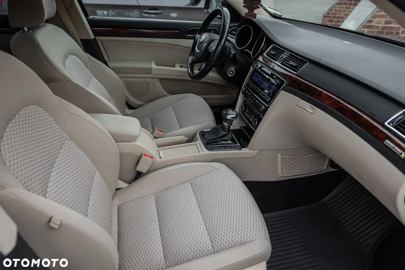 Skoda Superb 2.0 TDI Elegance DSG - 29