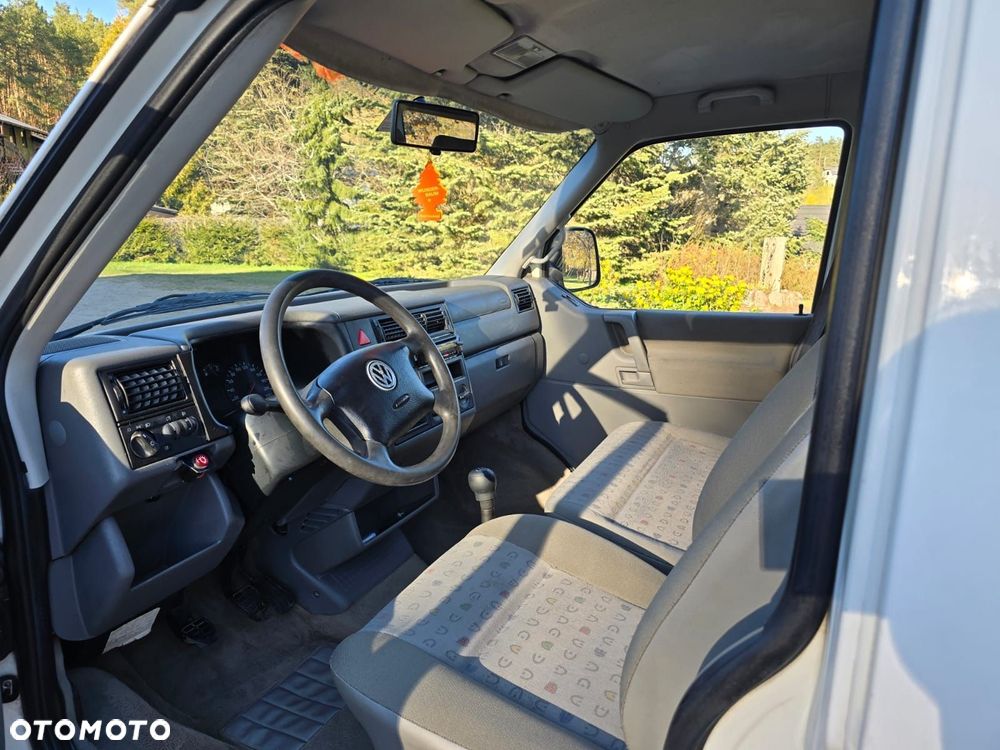 Volkswagen Caravelle - 4
