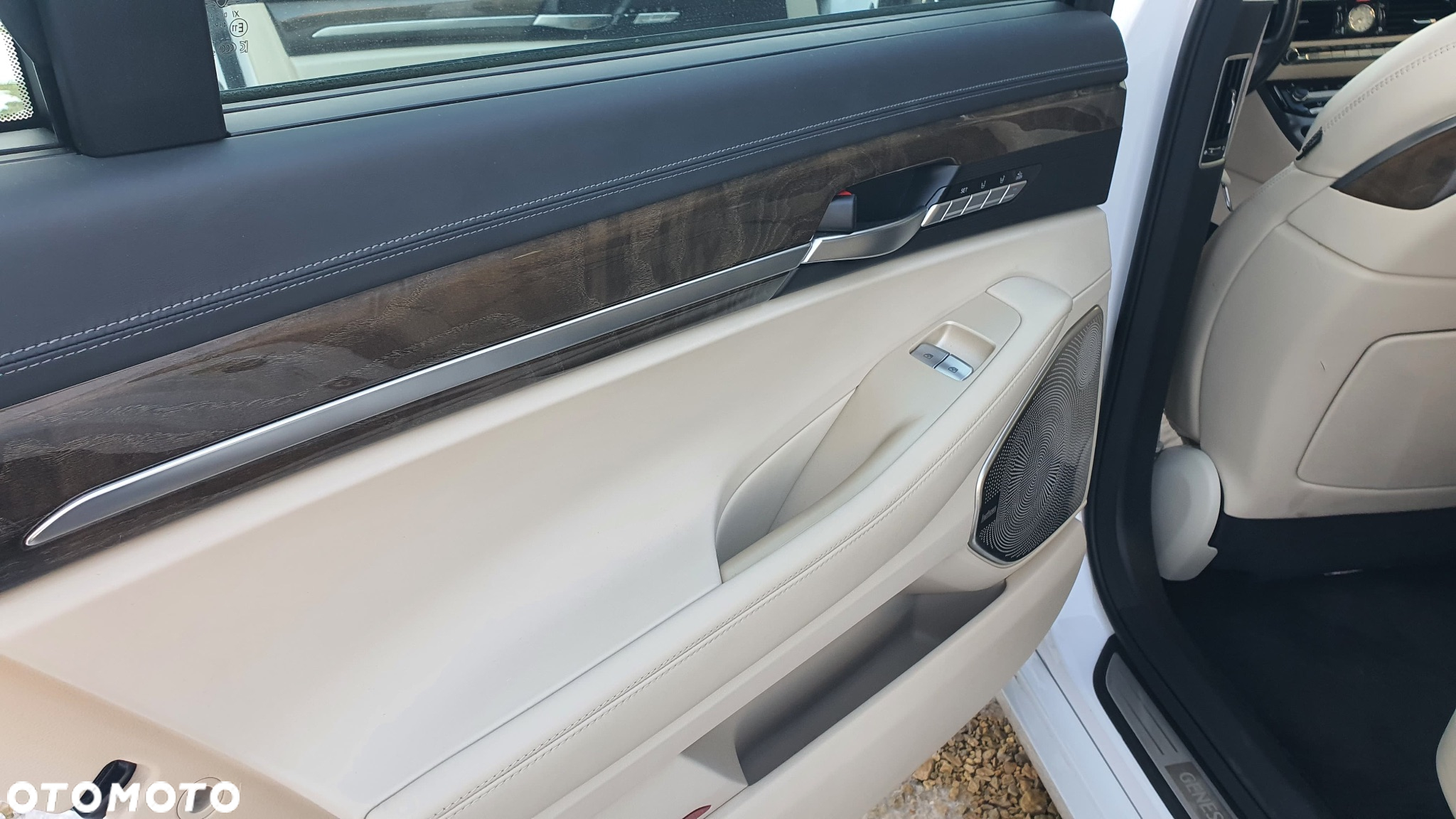 Hyundai Genesis - 11
