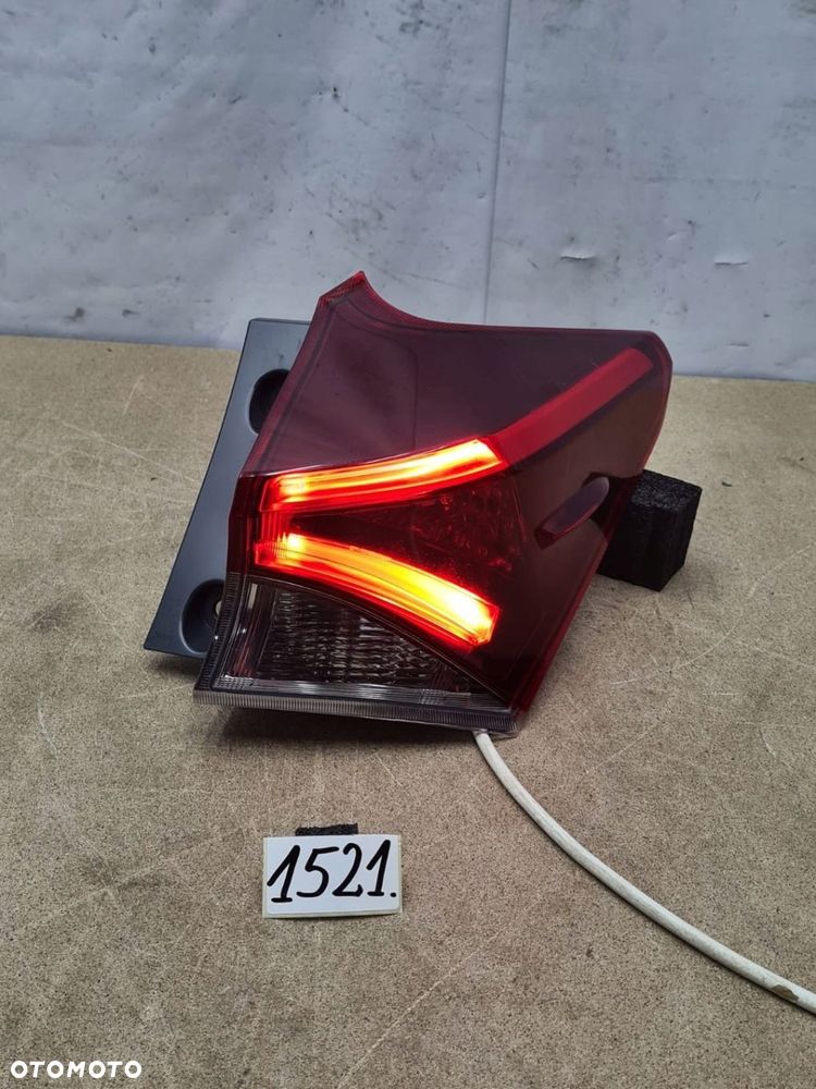 Lampa tył prawy tylna prawa Toyota Auris II 2 2015-2019 - 1