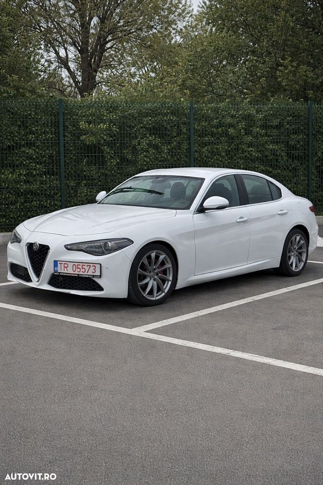 Alfa Romeo Giulia 2.2 AT8 Business - 1