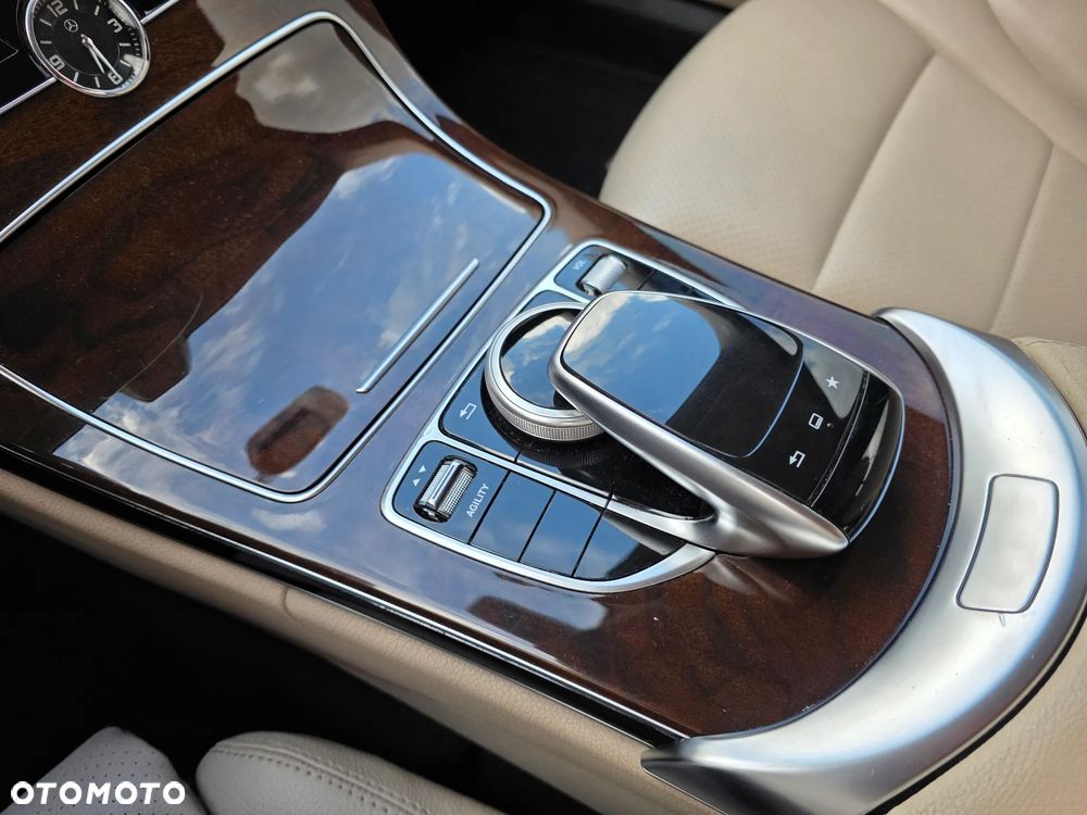 Mercedes-Benz Klasa C 300 7G-TRONIC Avantgarde - 17