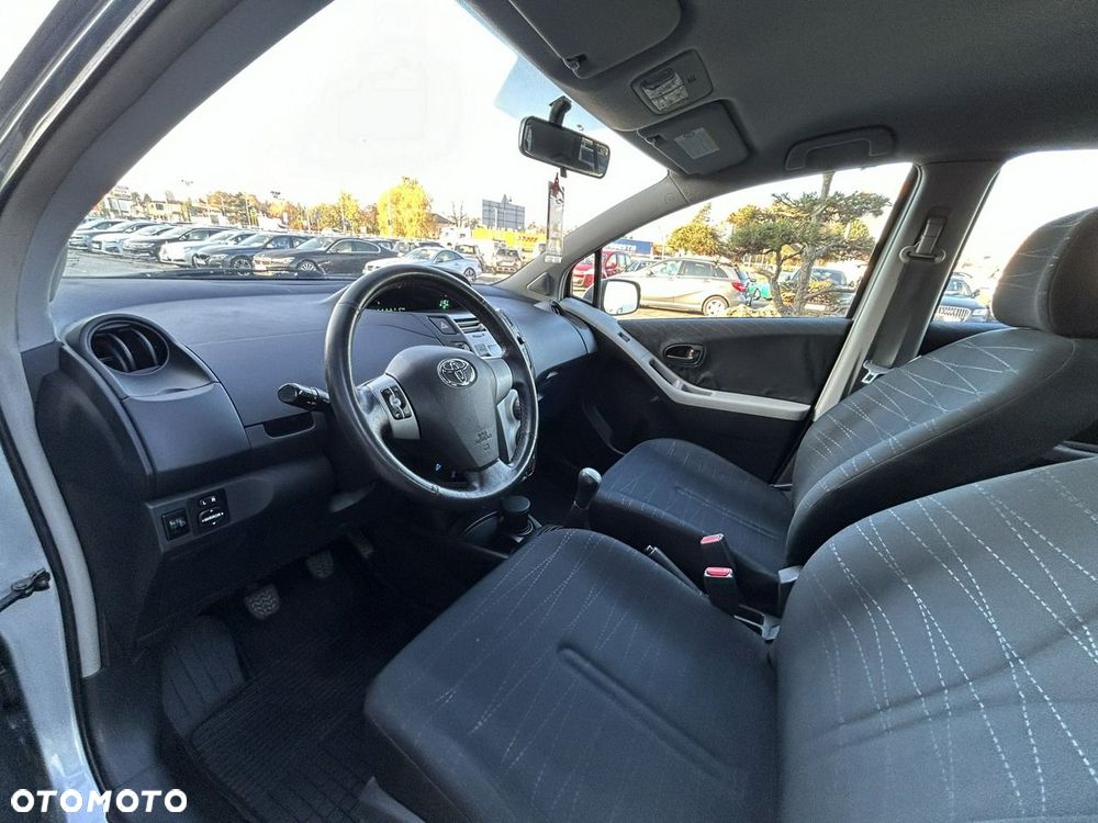 Toyota Yaris - 10