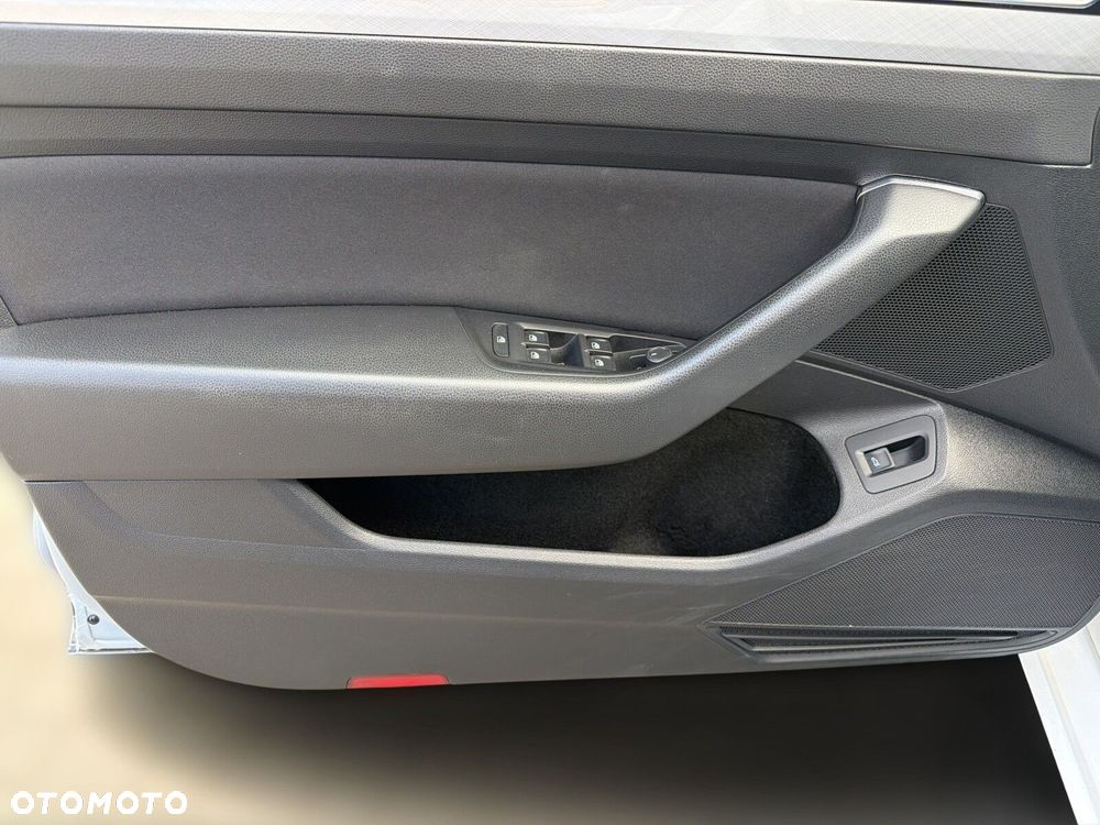 Volkswagen Passat - 12