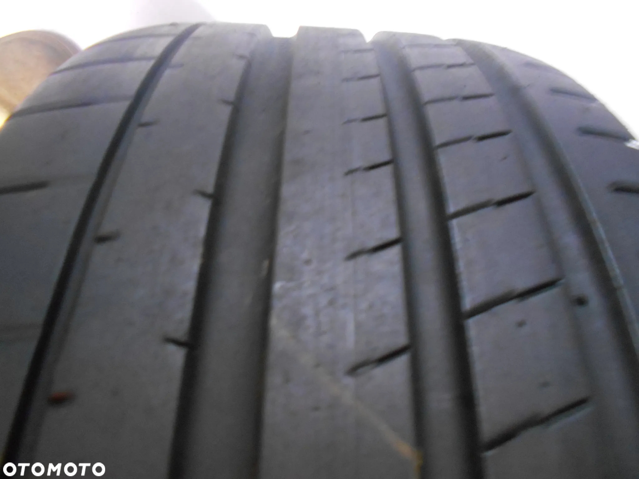 OPONA POJEDYNKA 255/40R19 YOKOHAMA ADVAN SPORT V107 DOT 4723 7.9MM - 2