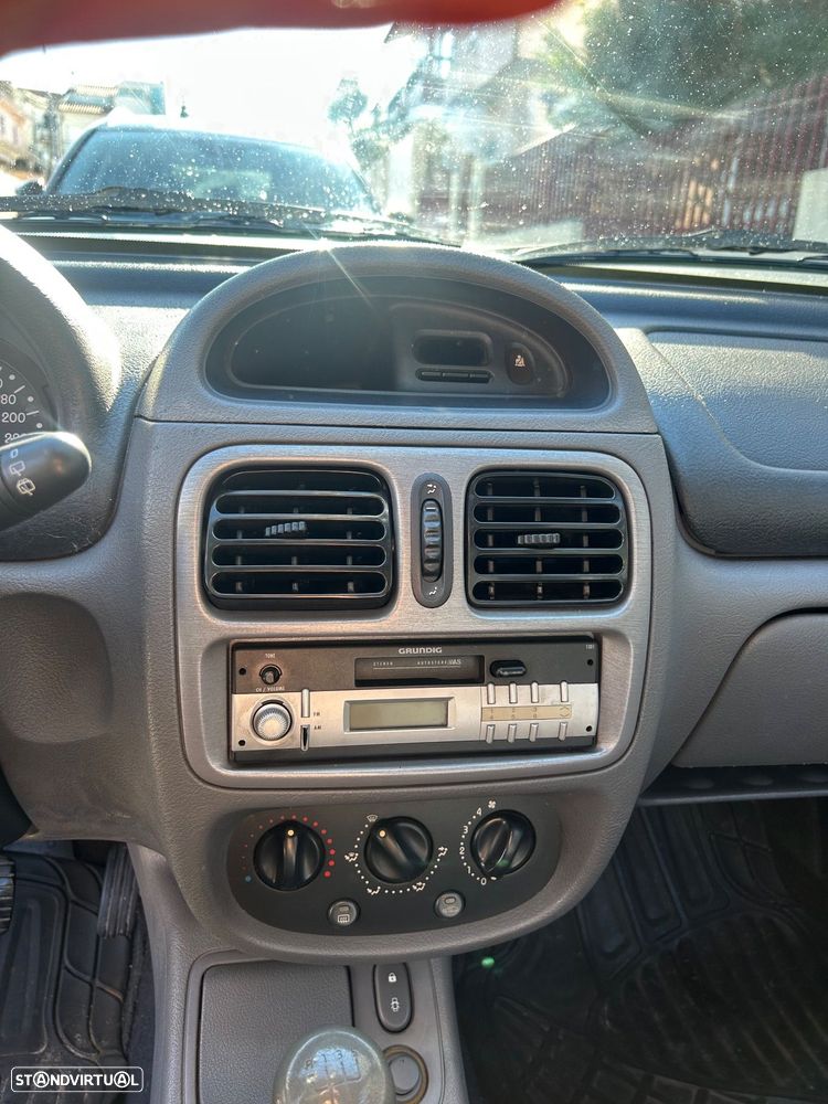 Renault Clio 1.2 - 8