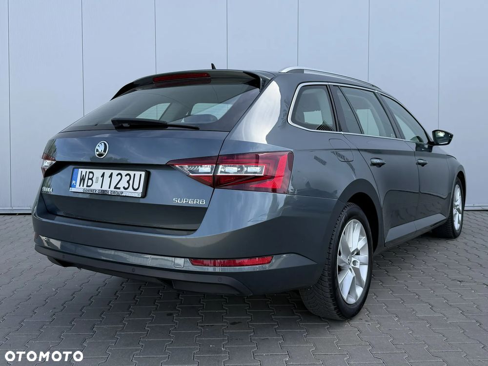 Skoda Superb 2.0 TDI Style DSG - 8