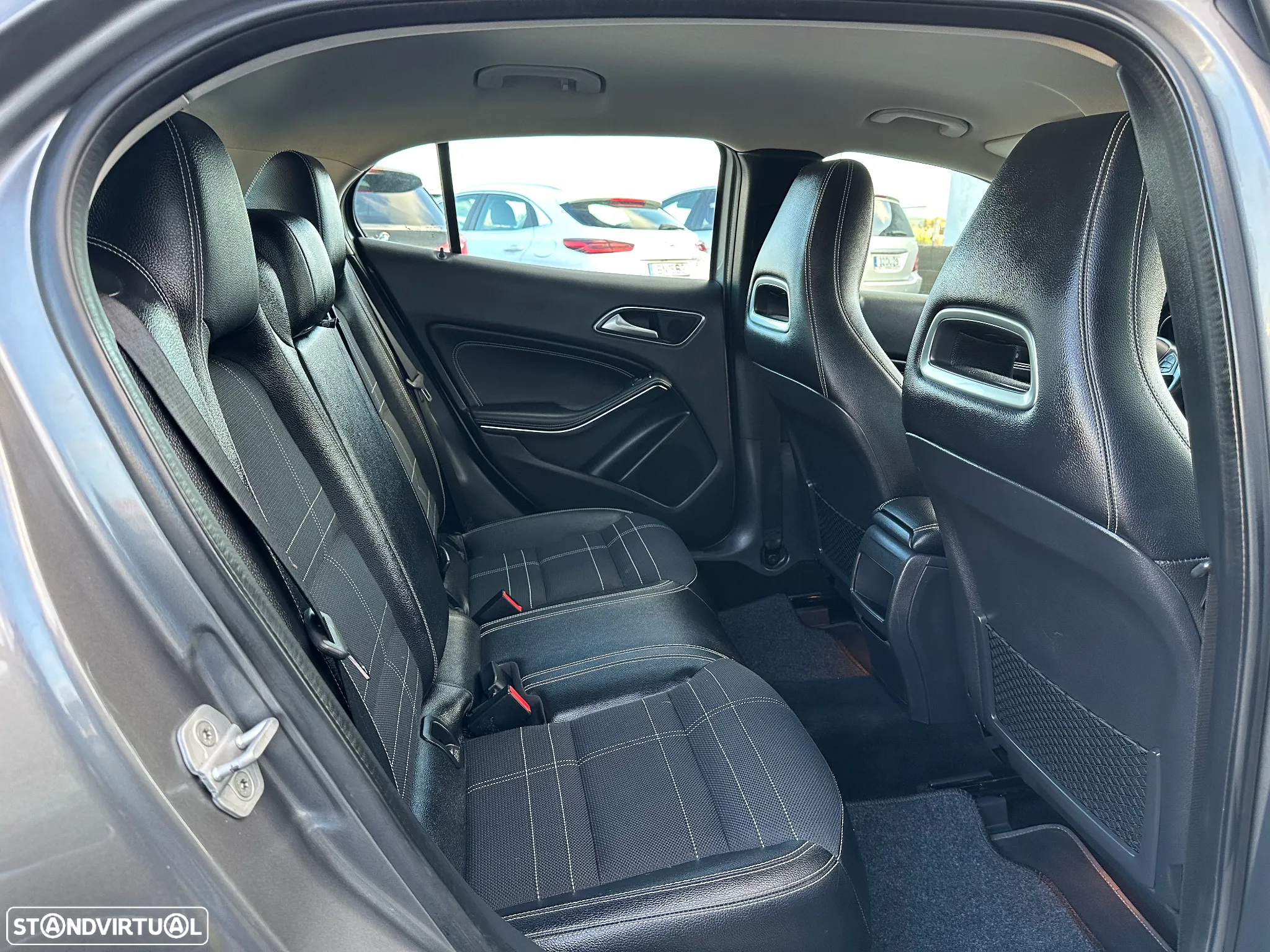 Mercedes-Benz GLA 180 d Urban - 40