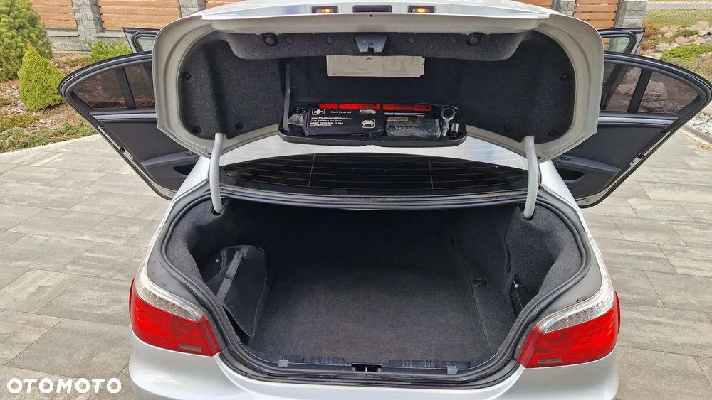 BMW Seria 5 523i - 10