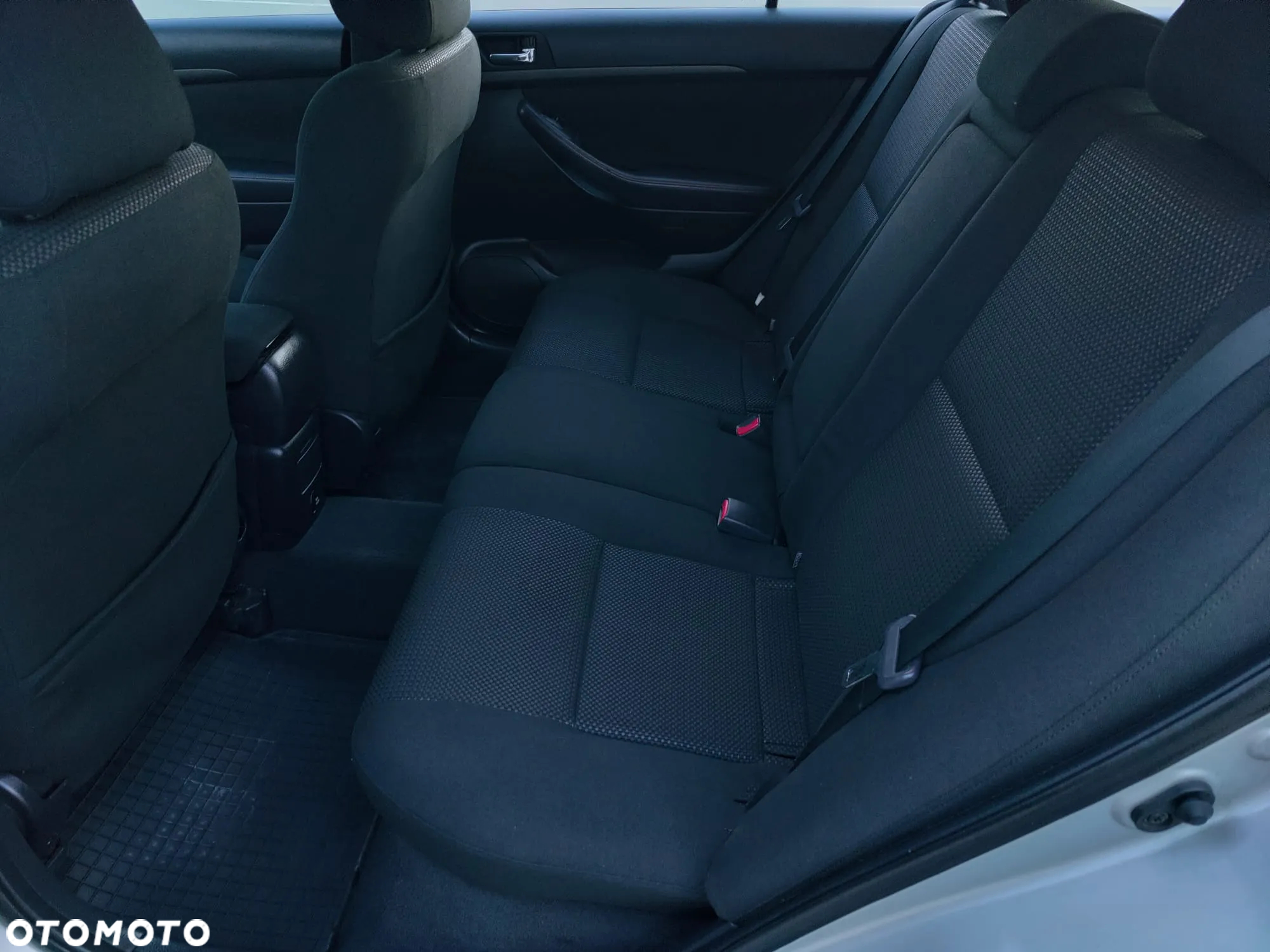 Toyota Avensis - 6