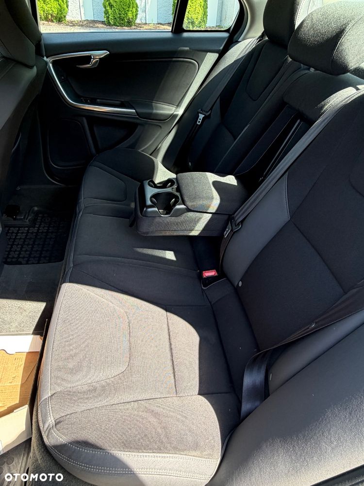 Volvo S60 D2 - 9
