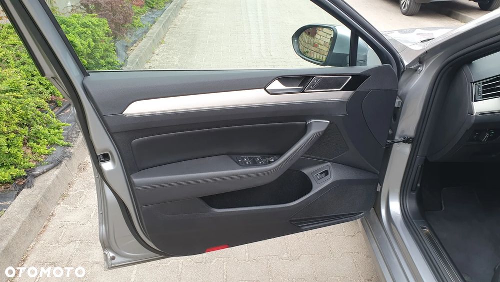 Volkswagen Passat - 11