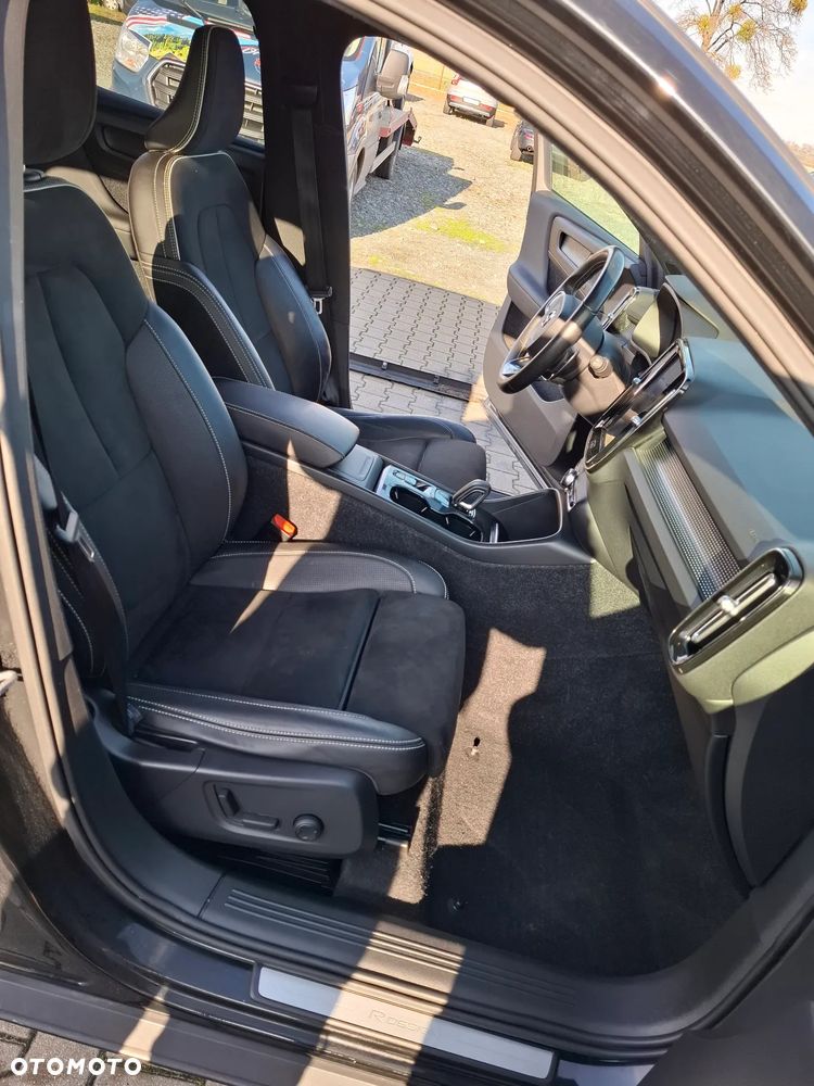 Volvo XC40 zderzak tyl kod lakieru 019 - 32