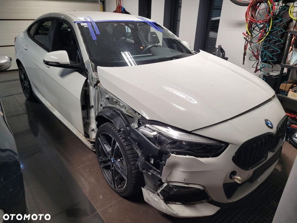 BMW Seria 2 218d - 16