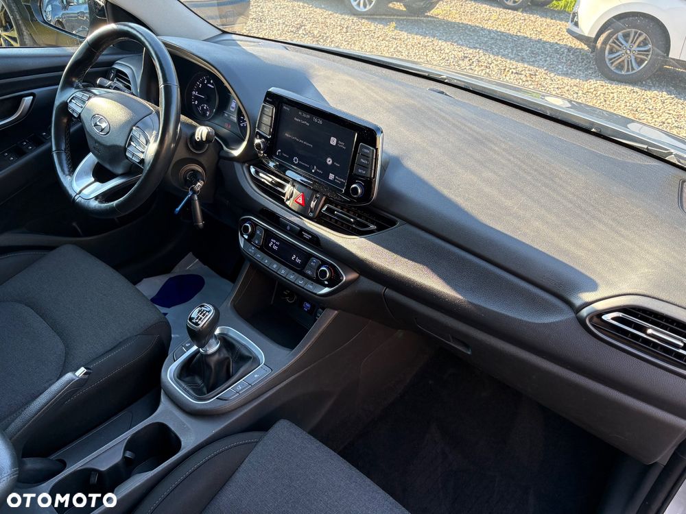 Hyundai i30 1.5 DPI Modern - 25