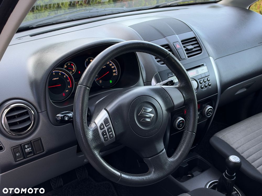 Suzuki SX4 1.6 VVT 4x4 Style - 32