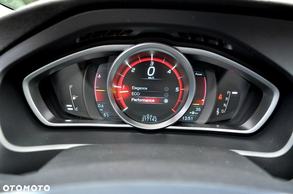 Volvo V40 D2 Momentum - 24