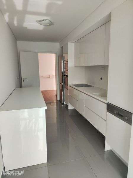 Apartamento Renovado T2 Avenida Bessa - 2 lugares garagem - Grande imagem: 5/12