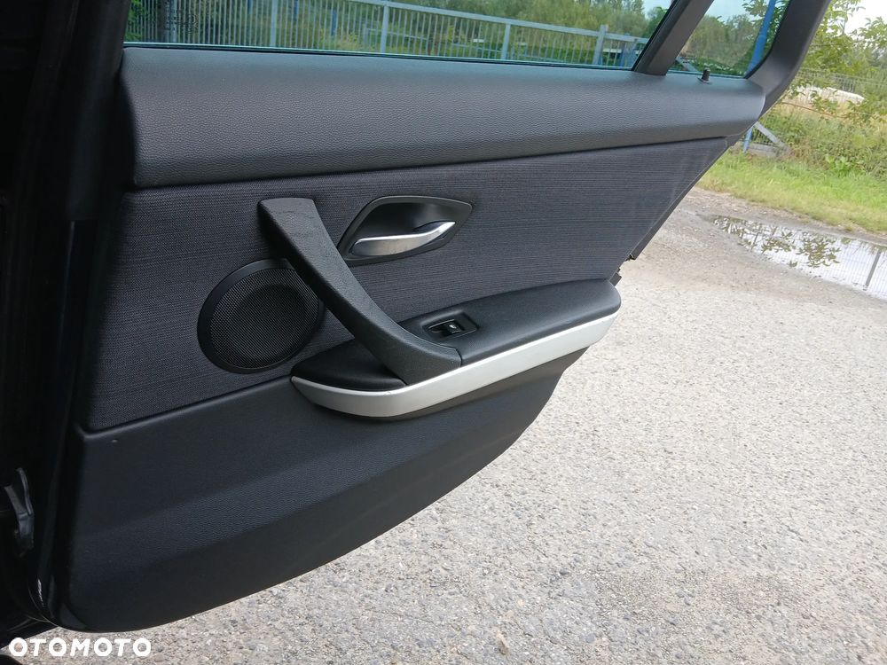 BMW Seria 3 325i - 24