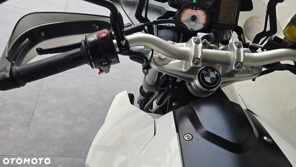BMW F - 22