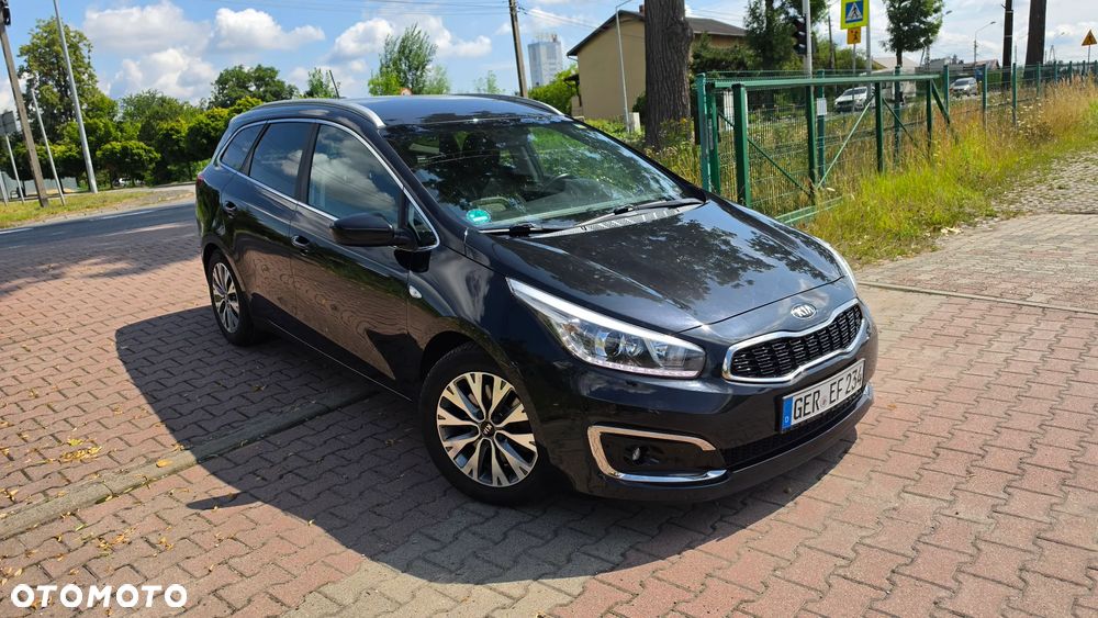 Kia Ceed 1.6 GDI Dream Team Edition - 1