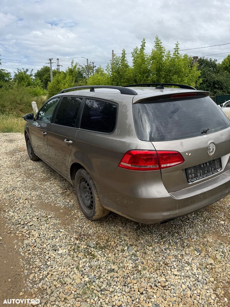 Volkswagen Passat 1.6 TDI BlueMotion Technology Comfortline - 4
